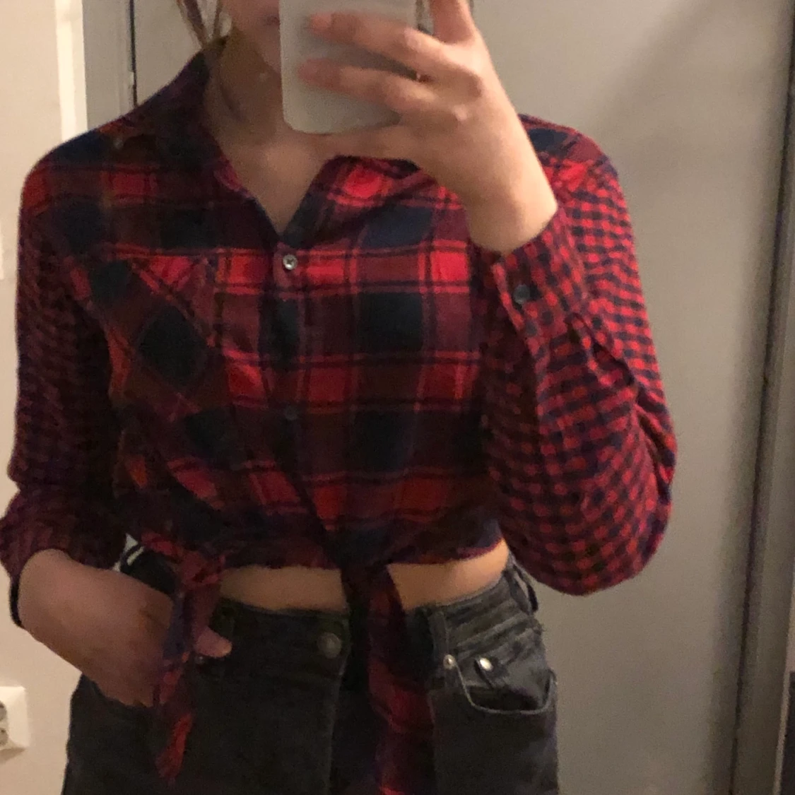 rutig skjora med knut