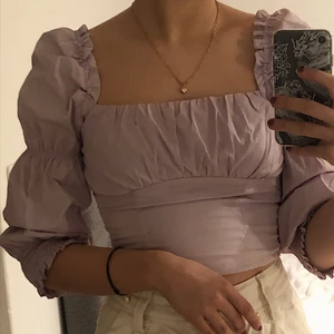 Lila blus - Söt lila blus, nyskick! 75kr + frakt 💓 färgen är finare/ mer pastell lila i verkligheten