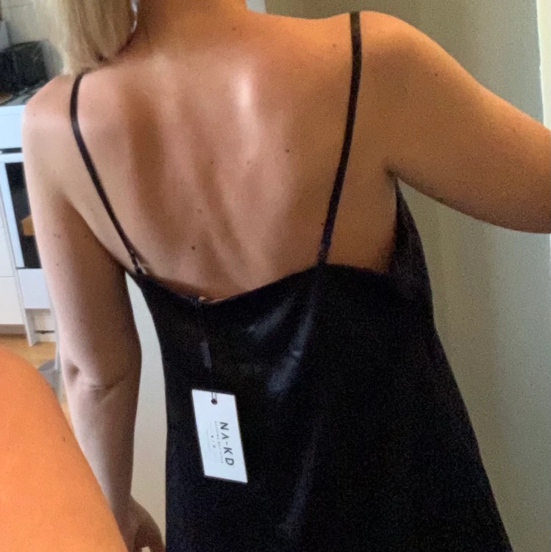 Svart siden klänning  - 91