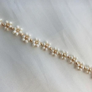 Smycken - Säljer likande smycken egengjorda ❤️❤️ kom gärna med egna förslag på kombinationer❤️ 50 kr för ett armband,100 kr för halsband men pris kan diskuteras 