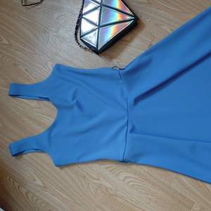 light blue dress slightly flared, size xs/s elastic. 💙