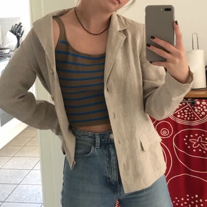 Skjorta / Kavaj - Jättesnygg skjorta/kavaj i skönt material. Ja köpte den här på plick men tyvärr passade den inte som jag ville:/ Den är i helt nytt skick. 