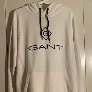 Gant hoodie i bra skick, endast använd fåtal gånger, Inköpt för ca 800kr i gantbutik, Hör av er vid frågor!