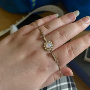 armband Lily and rose  - Armband från Lily and rose, använt en gång, finns matchande örhängen till 