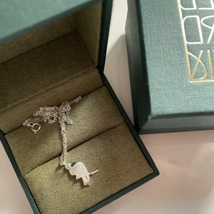 Halsband  - Intressekoll på mitt helt nya Maria Nilsdotter halv hjärta❤️ hör av er om ni är intresserade och för hur mycket ni kan tänka er köpa!! Högsta bud är 800❤️