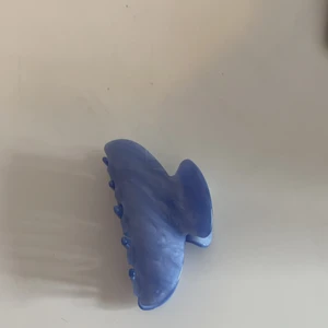 Hårklämma - Ljusblå hårklämma, inte mycket använd. Fraktar för 13kr! Kontakta för mer info 🥰