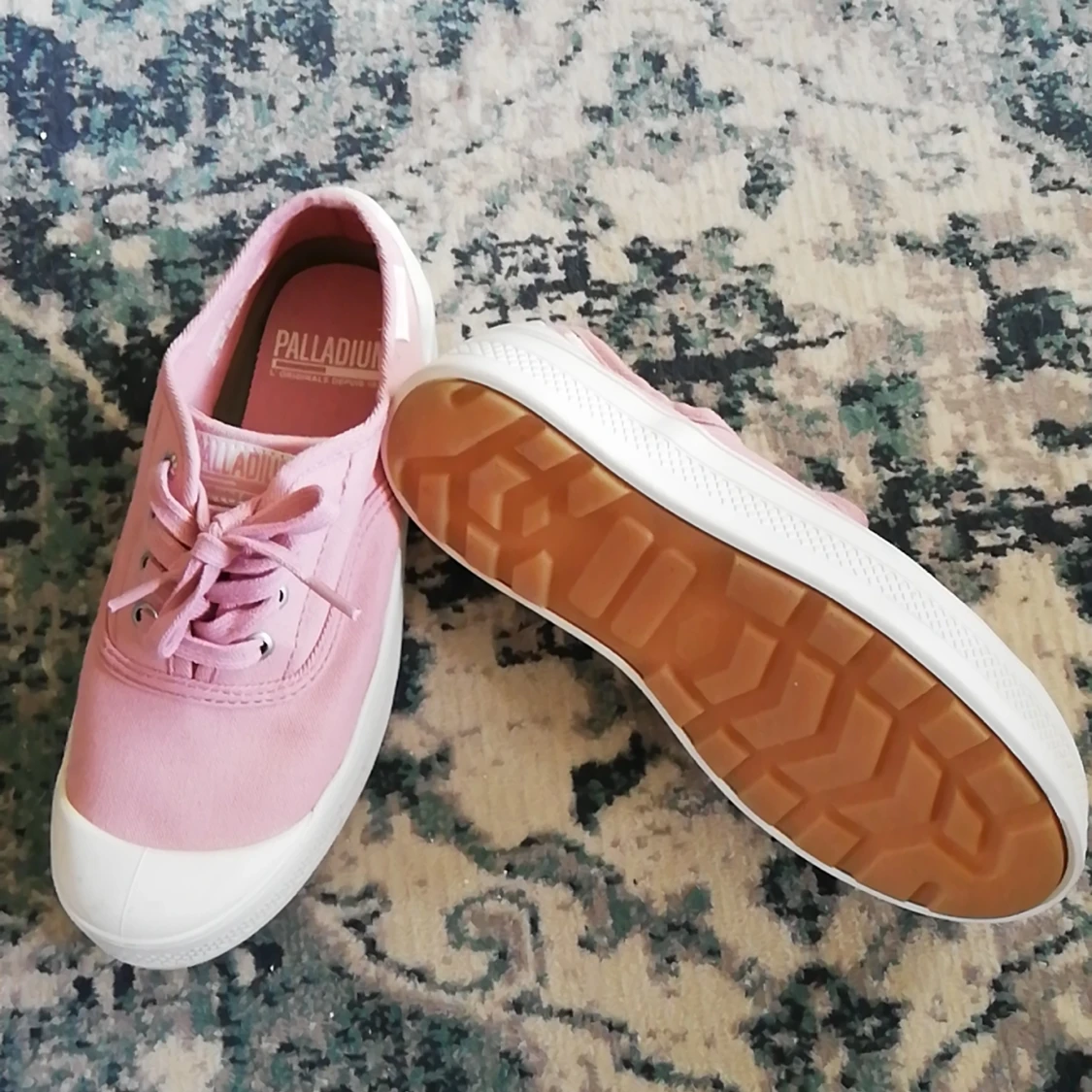 Palladium platform sneakers strl. 39