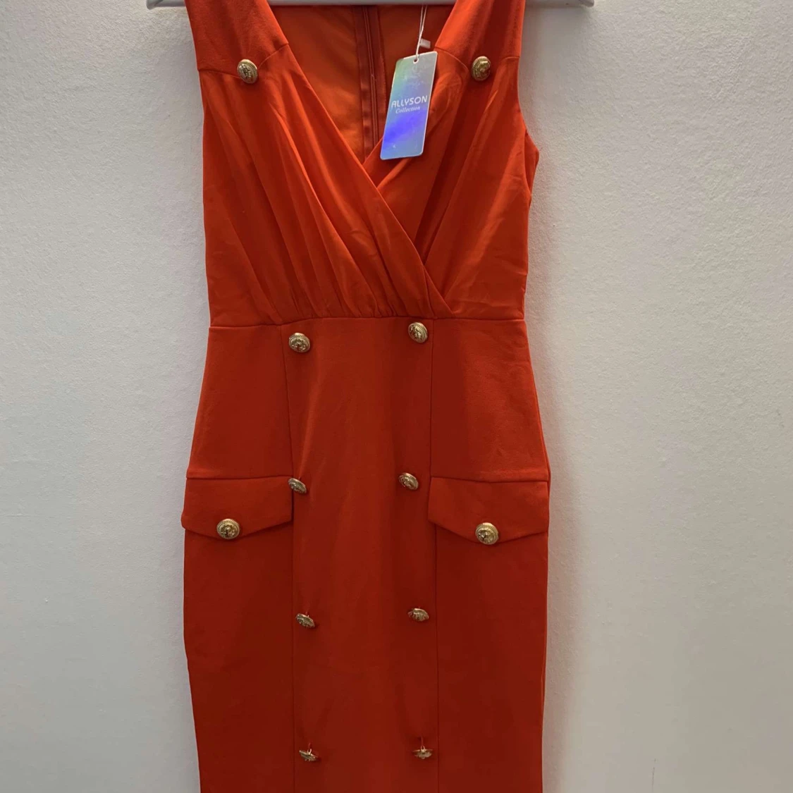 Röd klänning från Hollies