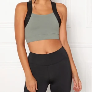 Tights + sport bh Röhnisch  - Säljer tights med tillhörande sport bh från Röhnisch i storlek XS! 350kr för båda! 