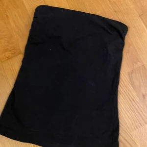 Tubb topp - Storlek XS men passar XXS också. Det är en inbyggd bandeau bh så den håller sig uppe!