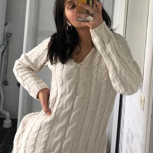 Dobber size M - Nice, not to warm, very comfortable, nice to where on the beach or in winter. Very good quality, ver soft and smooth. 