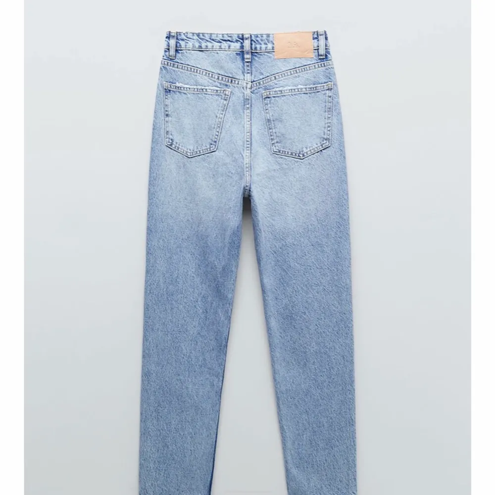 Snygga jeans från zara, endast testade. Nypris 359. Skicka pm för fler bilder 🌸🍦. Jeans & Byxor.