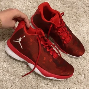 Jordans skor - Super fina jordans skor som knappt är använda. Storlek 40 för 500kr❤️ 