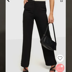 Kostymbyxor - Kostymbyxor i fint skick från Nelly! Köparen står för frakt💕
