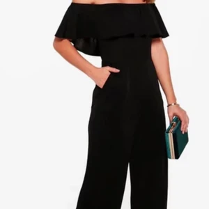 Jumpsuit  - Svart jumpsuit, i mycket gott skick! 