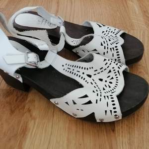 Nya sandaler strl 38, pris 100 kr+frakt 