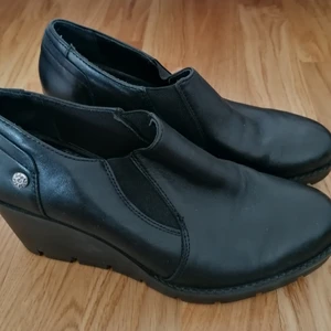 Skor  - Nya skinn skor strl, 38, pris 250kr +frakt 