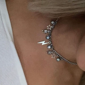 Halsband - Jätte fint halsband som jag inte kommer ihåg vart jag köpt, knappt använd då jag använder guld smycken. Man kan justera hur man vill ha de💕💕