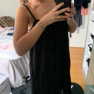 Super söt klänning - Aldrig använd, väldigt gullig svart klänning perfekt till sommaren 