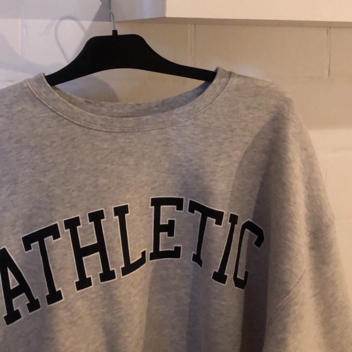Sweatshirt med text 