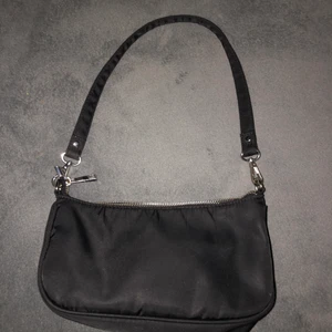 Den är ifrån Gina trickot  - Jag använder den aldrig och den ser exakt likadan ut från när jag köpte den.❤️