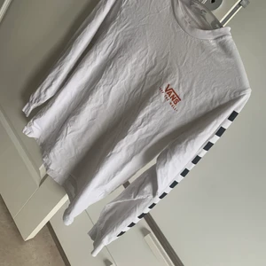 Vans longsleeve tröja - Nästan Aldrig använd , så inga fläckar eller hål.