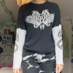 Cool tröja  - Skitsnygg svart & grå tröja med drakar som inte kommer till användning 💕💕💕 ger rabatt vid köp av flera plagg 💕💕