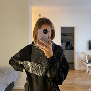 Hoodie - Hoodie i träningsmaterial från ZARA, fint skick! Storlek S 50kr+frakt 