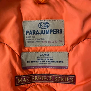 Parajumpers Fire  - Använd endast en vinter fräsch och fin jacka riktigt varm och passar perfekt för vintern passar även folk som har storlek L