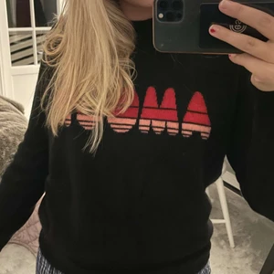 ZADIG ET VOLTAIR Kashmirtröja - Säljer denna underbara och mysiga Kashmir tröja då jag köpte den i en lite liten storlek. Fick den förra julen och använd mycket lite. Köpte den för ca 4500kr! Och finns ej längre att köpa. Passar en XS-M skulle jag säga!