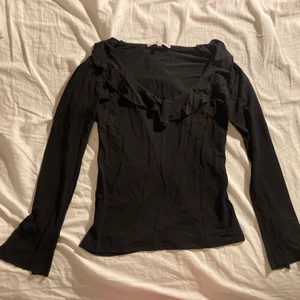 Svart meshtröja med slits i ärmarna  - ♥️Frakt 37♥️