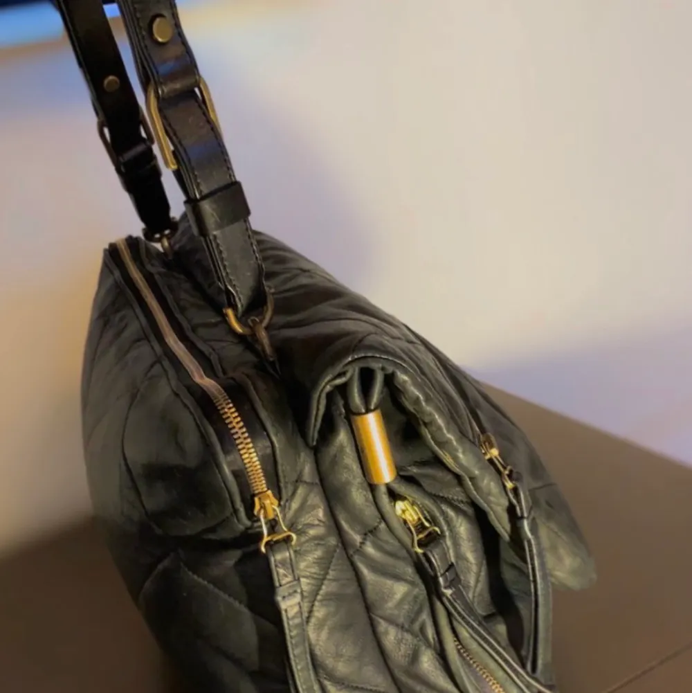 Lækker stor, rummelig vintage taske God til studie eller til Instagram billederne ;)  Den er af læder og af det kendte, franske luksuriøse mærke Lanvin… byd gerne, dog realistisk  . Väskor.