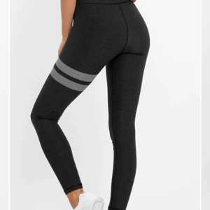 Stronger tights L - Snygga och sköna tights som jag tyvärr måste sälja då de är för små. Helt oanvända, prislappen kvar.