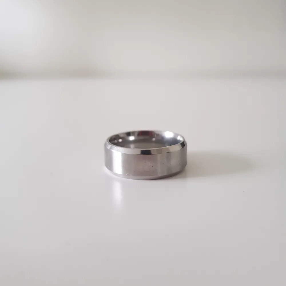 En vanlig silver ring från shein, har aldrig använts! Köparen står för frakten.. Accessoarer.
