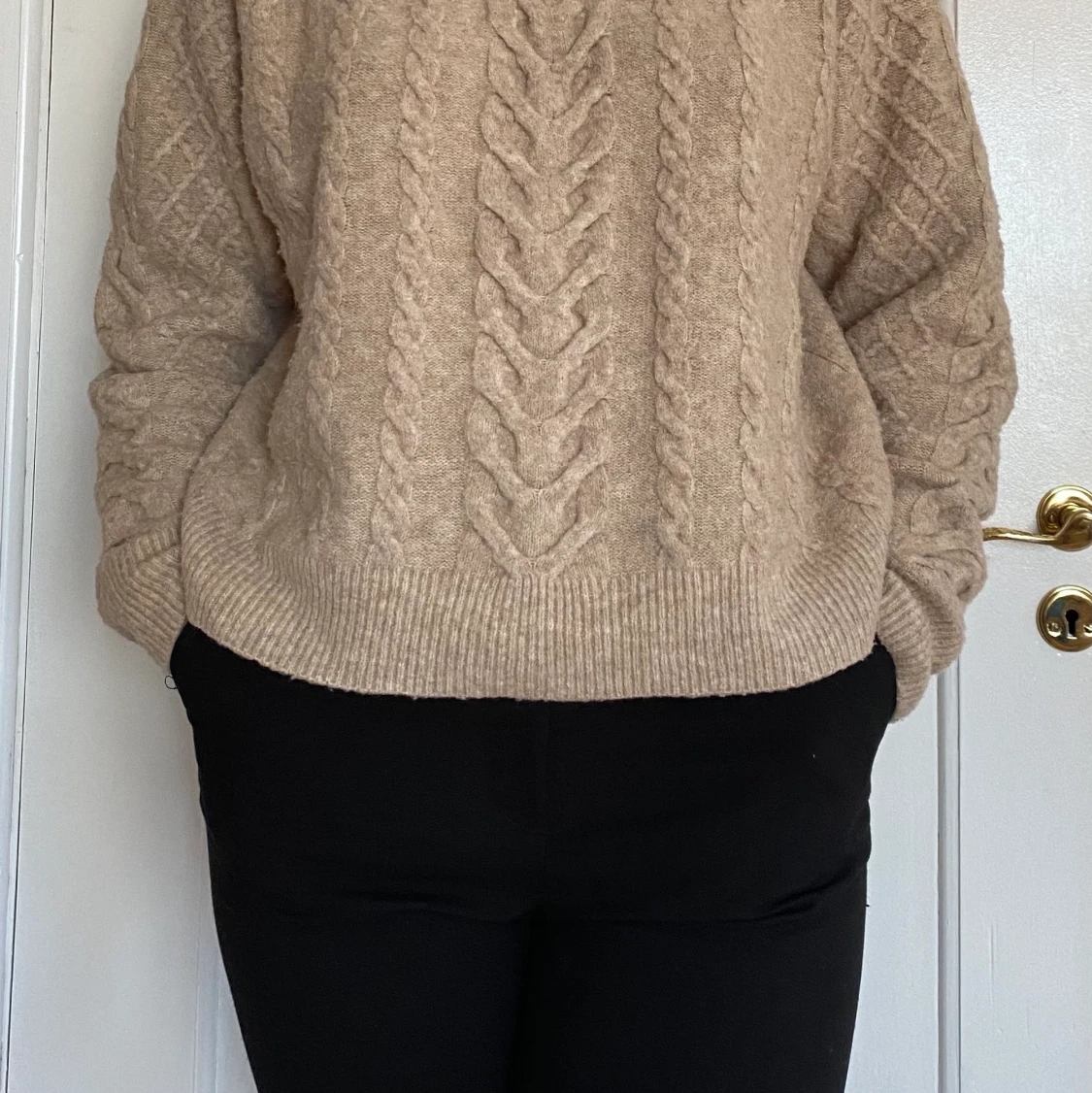 Beige stickad tröja