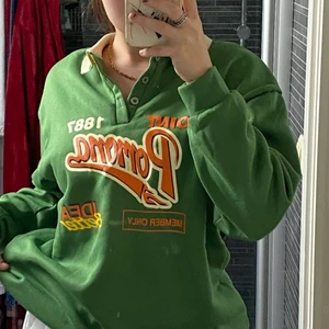 Super snygg tröjja xs-m - Super skön och snygg tröja. Oversized! Den är helt oanvänd! 