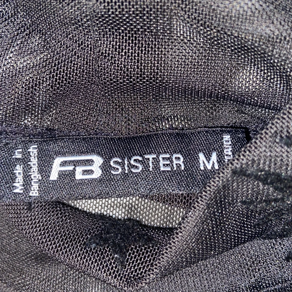 Genomskinlig tröja med detaljer - 91