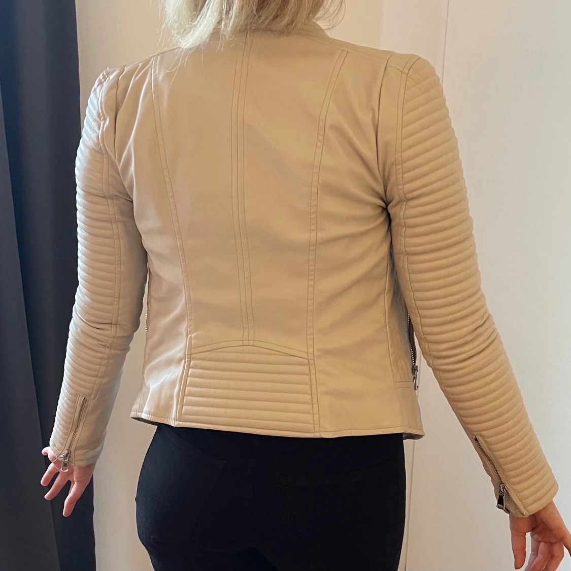 Skinnjacka storlek 34 - 91