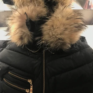 Intressekoll  - Intressekoll på min hollies jacka. Modell chatel, nypris 3500kr buda!