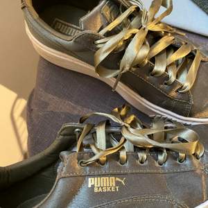 Puma skor, gröna, sammet, flitigt använda men i bra skick! Storlek 37. Skicka för fler bilder / frågor! 😇💚