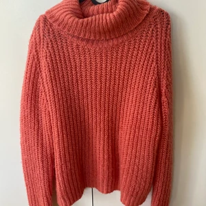 Stickad polotröja - Aldrig använd, stickad polotröja 