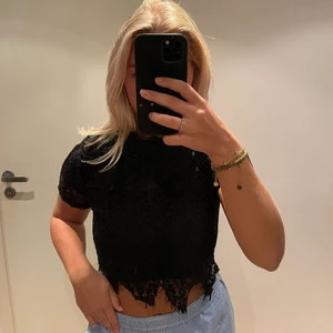 Tröja - Spetströja från zara i storlek M, nästan oanvänd. 