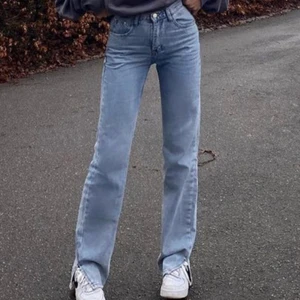 Venderbys jeans - Oanvända jeans från venderbys, säljer då de inte passade min kroppsform 💙 (första bilden är från venderbys instagram) köpta för ca 650kr (över 700 med frakt och allt från Danmark). Sitter som storlek 34/36