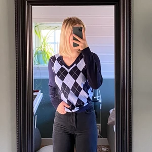 Tröja - En långärmad rutig tröja från Röhnisch. Passar XS-M i storleken🦋