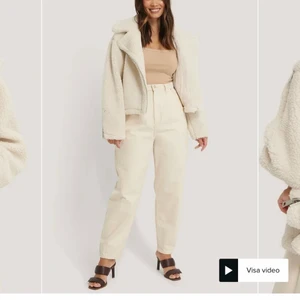 Jacka  - Säljer nu denna fina jacka pågrund av att den inte kommer till användning längre! Använd några gånger och är i väldigtbra skick, (inte använd sen förra vintern och är kemtvättad efter de) nypris 799 kr💕💕