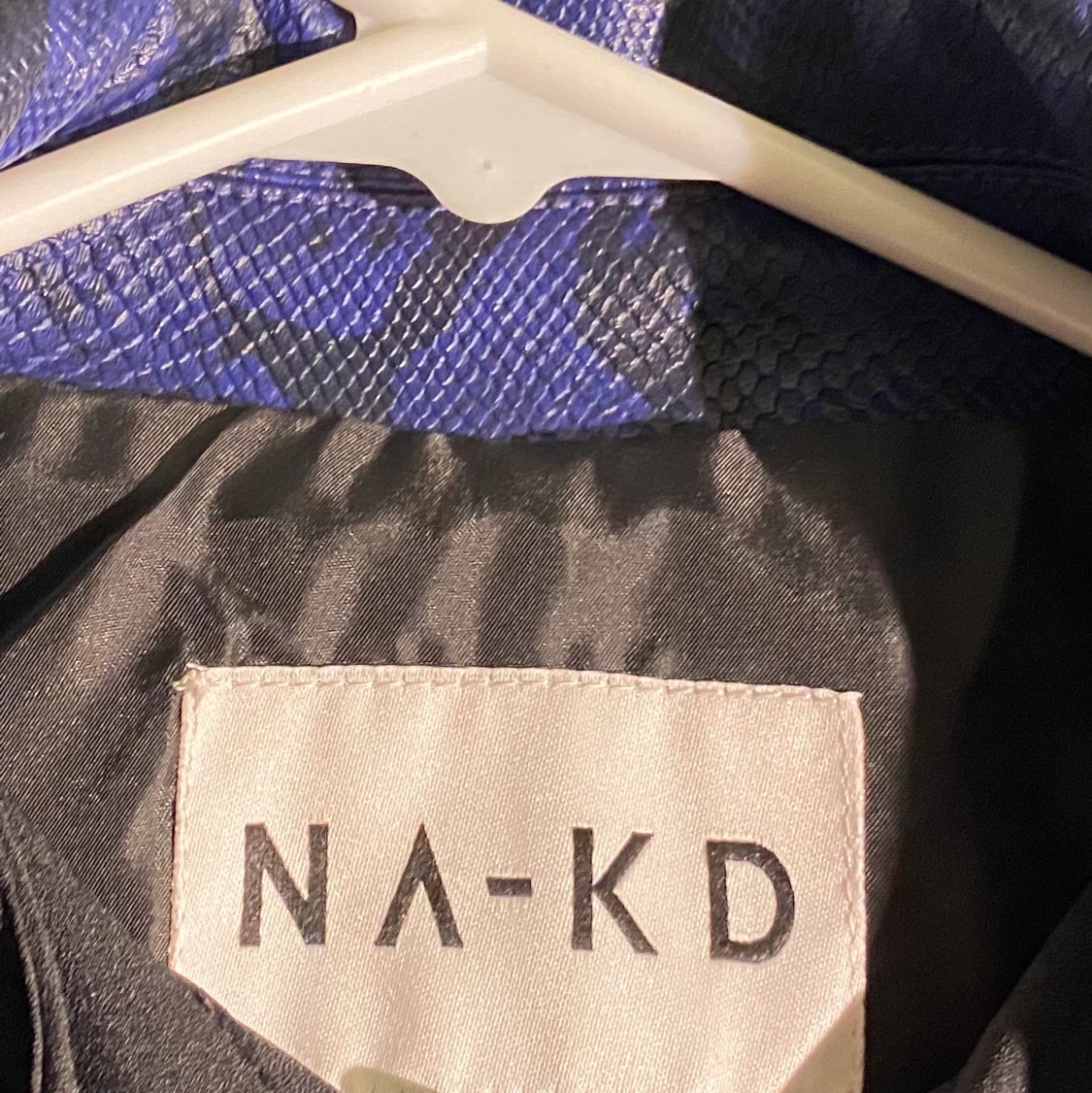 NA-KD – Ormskinnsmönstrad jacka i läder - 91