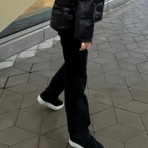 Weekday rowe jeans - Väldigt bra kvalite, köptes i somras men inte hunnit använda de så mycket. Köparen står för frakten💞