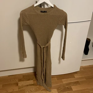 Klänning från Boohoo - Helt ny och aldrig andvänd jätte fin klänning från boohoo i storlek XS  går ner över knät 