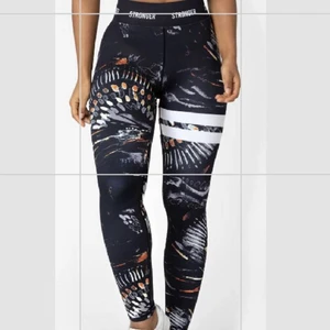 Stronger tights - Jätte fina tränings byxor från stronger, använda ganska ofta men inga defekter! Hör av privat vid intresse❤️ Går även att frakta men har ingen direkt frakt kostnad nu.