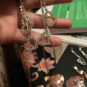 3par örhängen  - 3par jätte fint örhängen. Ny skick 120kr alla 3 par. Alla Sten är på plats 